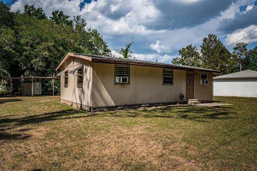 For Sale: $229,900 (2 beds, 1 baths, 920 Square Feet)