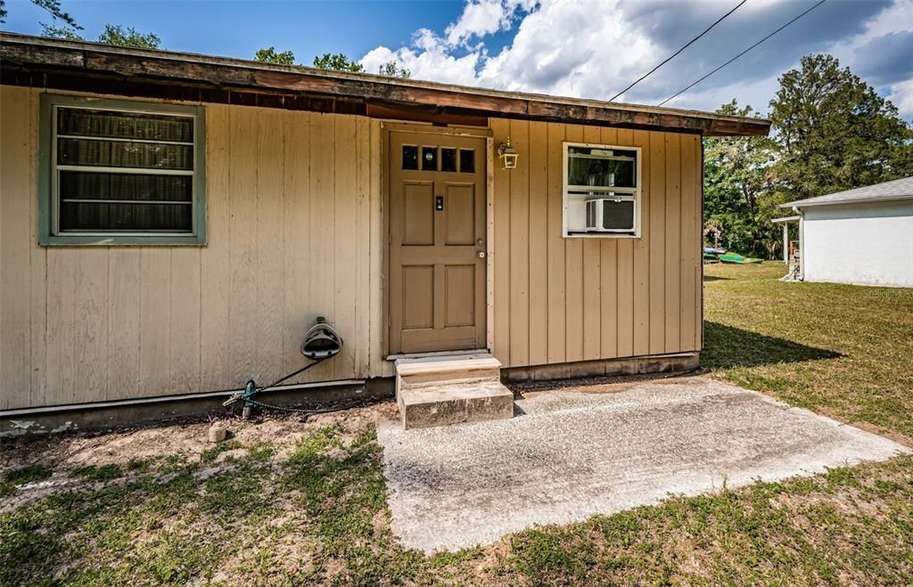 For Sale: $229,900 (2 beds, 1 baths, 920 Square Feet)