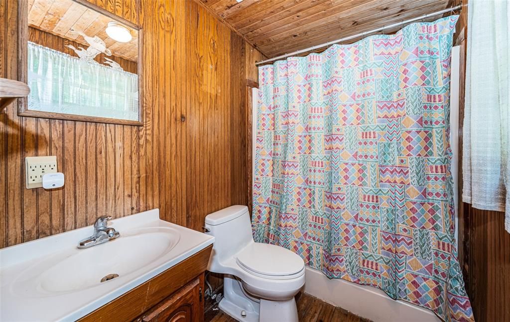 For Sale: $229,900 (2 beds, 1 baths, 920 Square Feet)