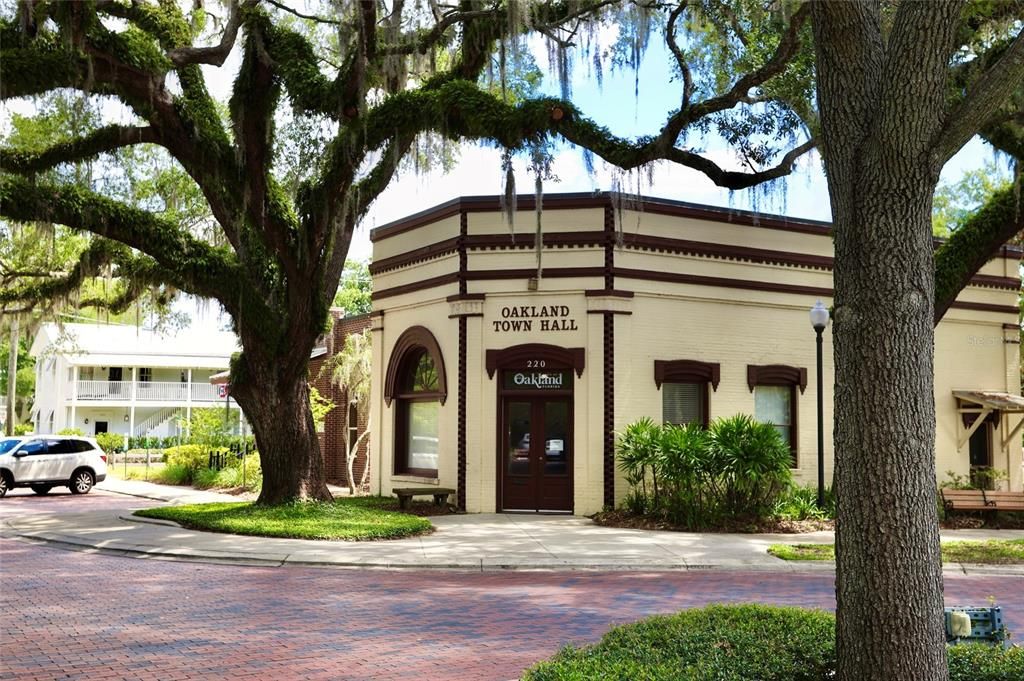 Active With Contract: $895,000 (0.96 acres)