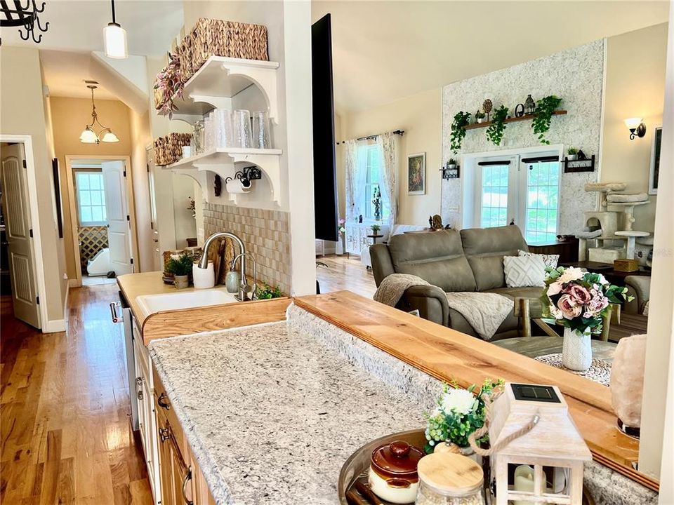 Active With Contract: $565,000 (3 beds, 2 baths, 2288 Square Feet)