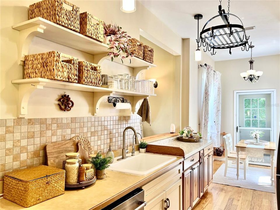 Active With Contract: $565,000 (3 beds, 2 baths, 2288 Square Feet)