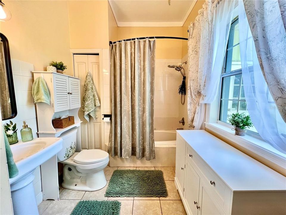 Active With Contract: $565,000 (3 beds, 2 baths, 2288 Square Feet)