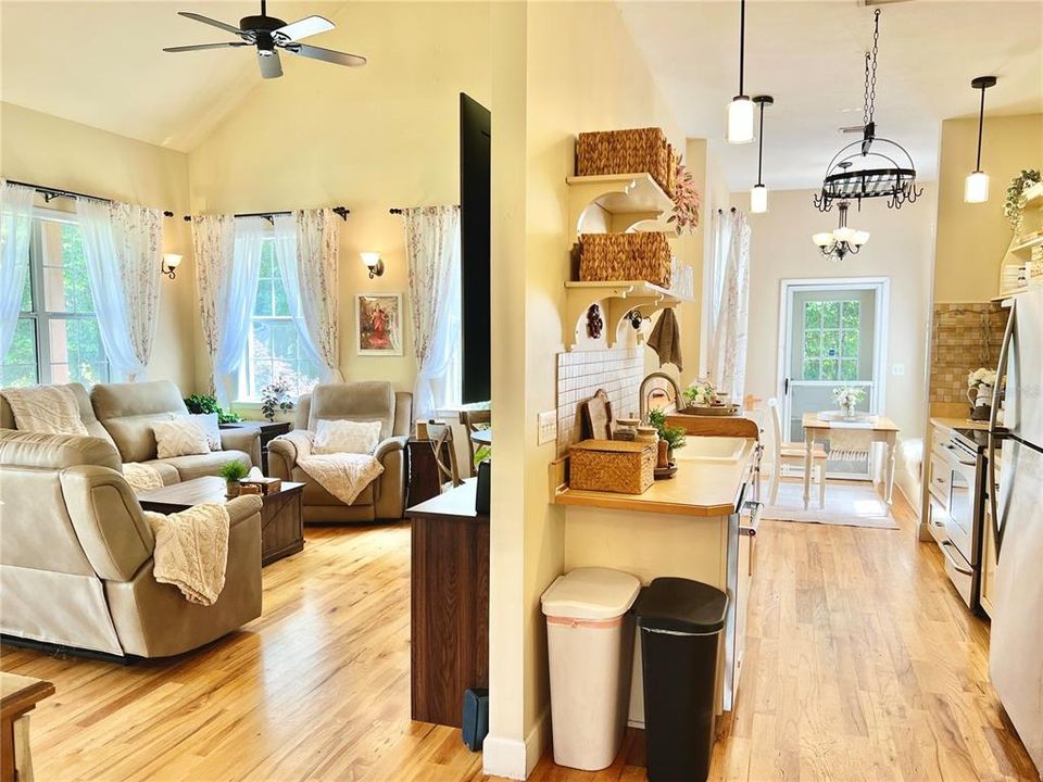 Active With Contract: $565,000 (3 beds, 2 baths, 2288 Square Feet)