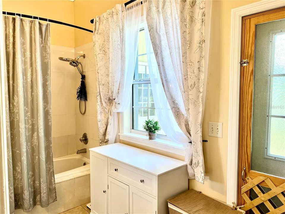 Active With Contract: $565,000 (3 beds, 2 baths, 2288 Square Feet)