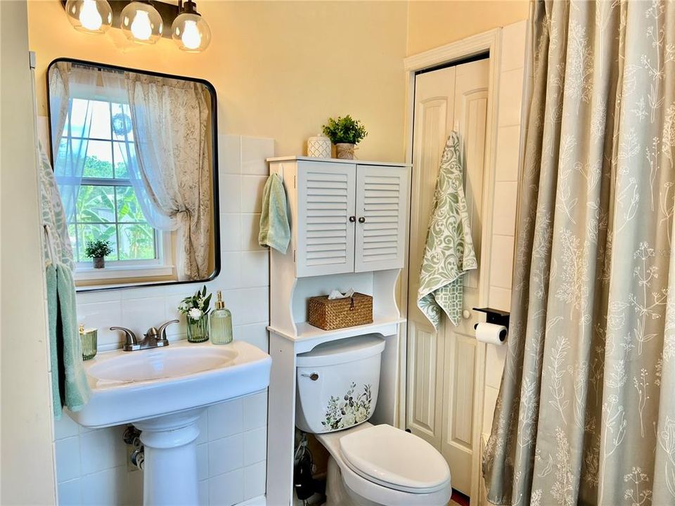 Active With Contract: $565,000 (3 beds, 2 baths, 2288 Square Feet)