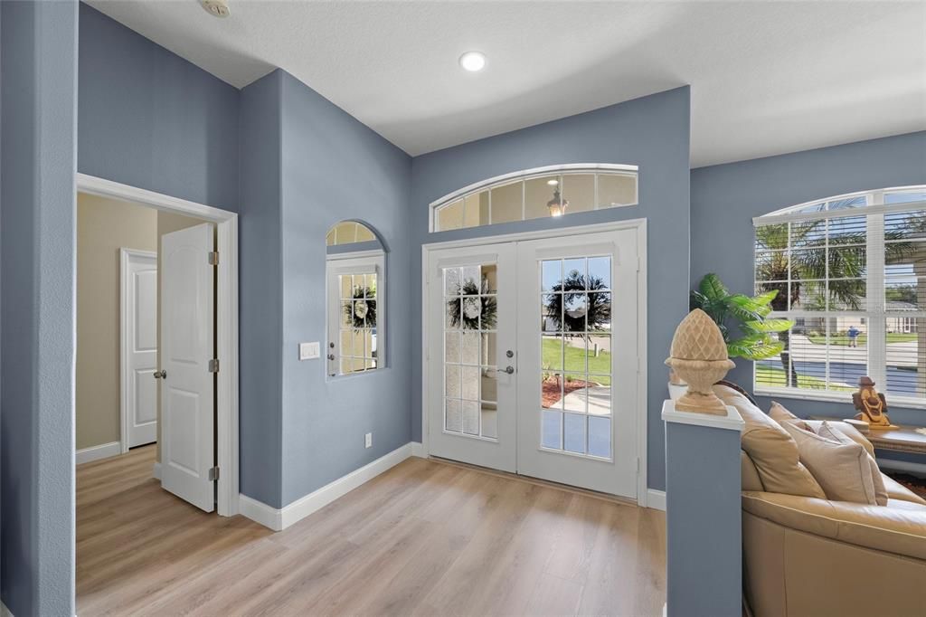 Под контрактом: $599,000 (4 спален, 3 ванн, 2377 Квадратных фут)