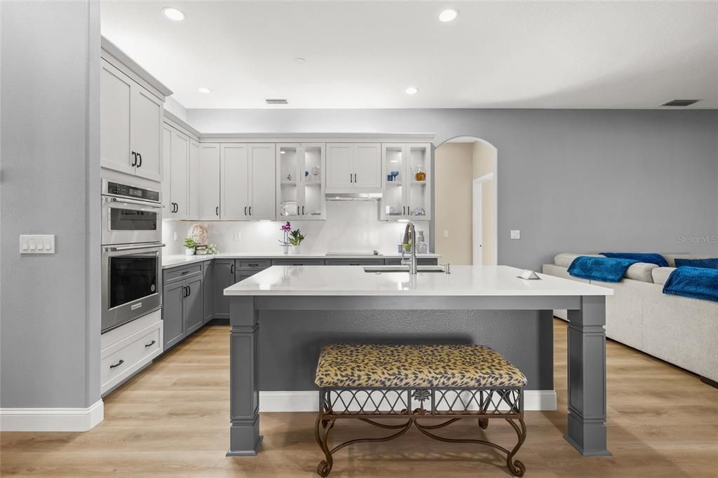 Под контрактом: $599,000 (4 спален, 3 ванн, 2377 Квадратных фут)