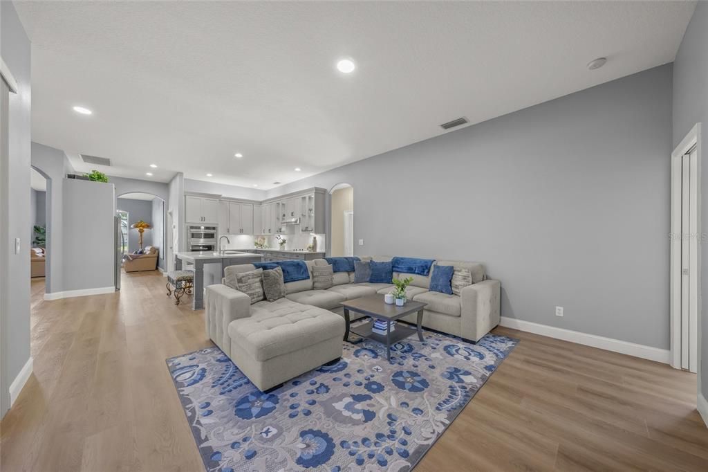 Под контрактом: $599,000 (4 спален, 3 ванн, 2377 Квадратных фут)