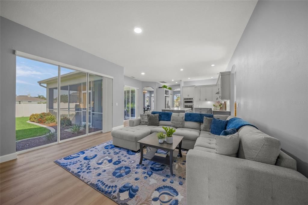 Под контрактом: $599,000 (4 спален, 3 ванн, 2377 Квадратных фут)