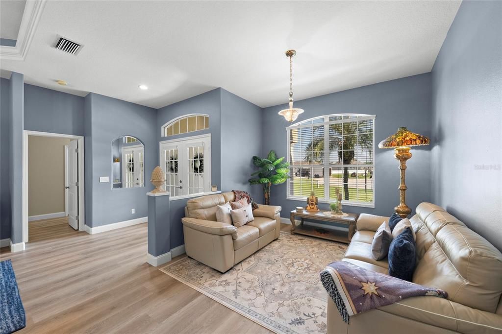 Под контрактом: $599,000 (4 спален, 3 ванн, 2377 Квадратных фут)