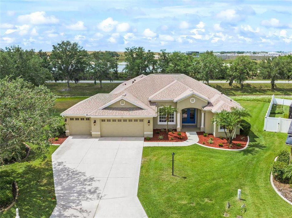 Под контрактом: $599,000 (4 спален, 3 ванн, 2377 Квадратных фут)