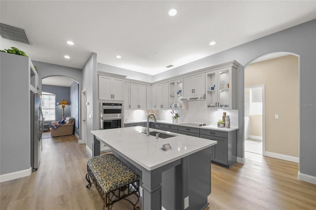 Под контрактом: $599,000 (4 спален, 3 ванн, 2377 Квадратных фут)