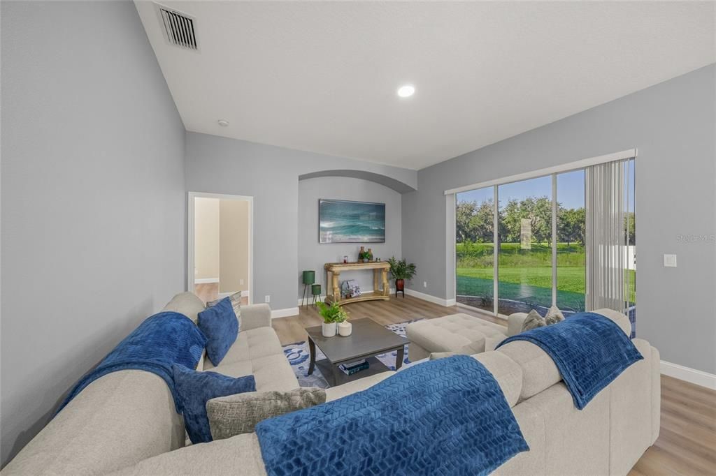 Под контрактом: $599,000 (4 спален, 3 ванн, 2377 Квадратных фут)