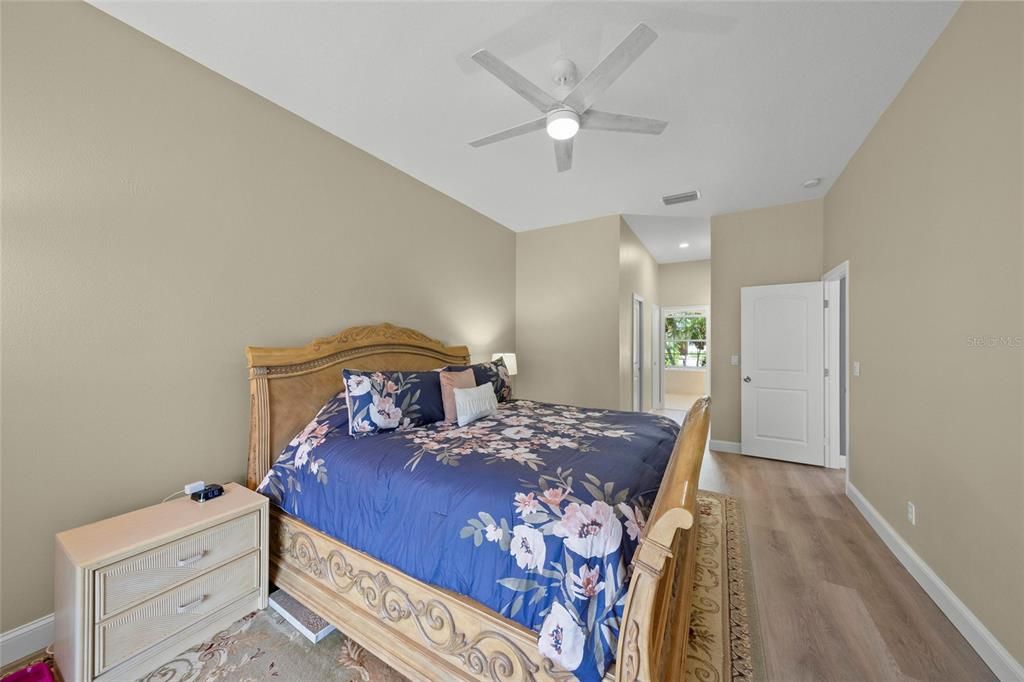 Под контрактом: $599,000 (4 спален, 3 ванн, 2377 Квадратных фут)