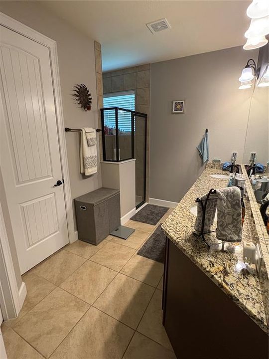 For Sale: $400,000 (3 beds, 2 baths, 1899 Square Feet)