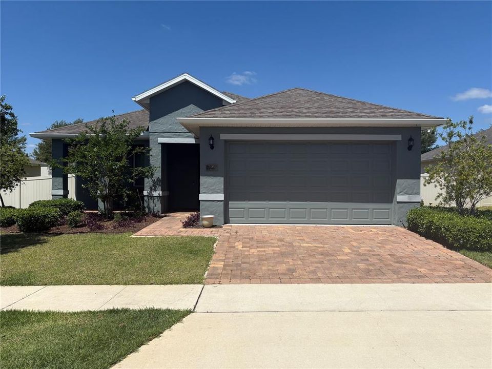 For Sale: $400,000 (3 beds, 2 baths, 1899 Square Feet)