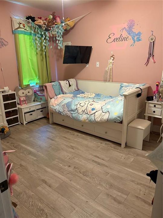 For Sale: $400,000 (3 beds, 2 baths, 1899 Square Feet)