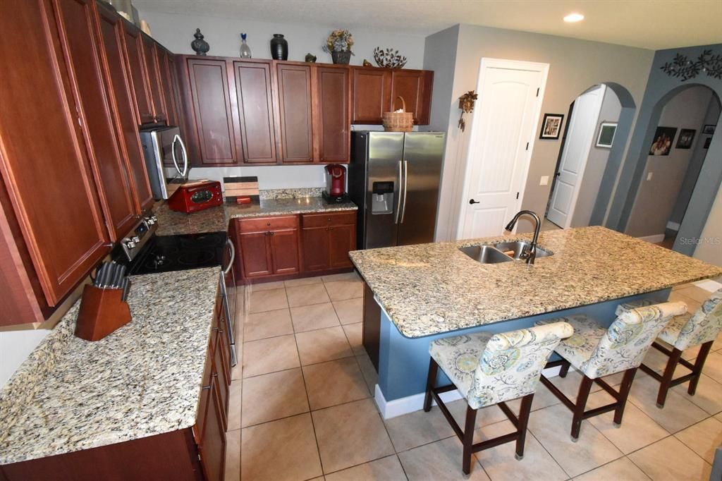 For Sale: $400,000 (3 beds, 2 baths, 1899 Square Feet)