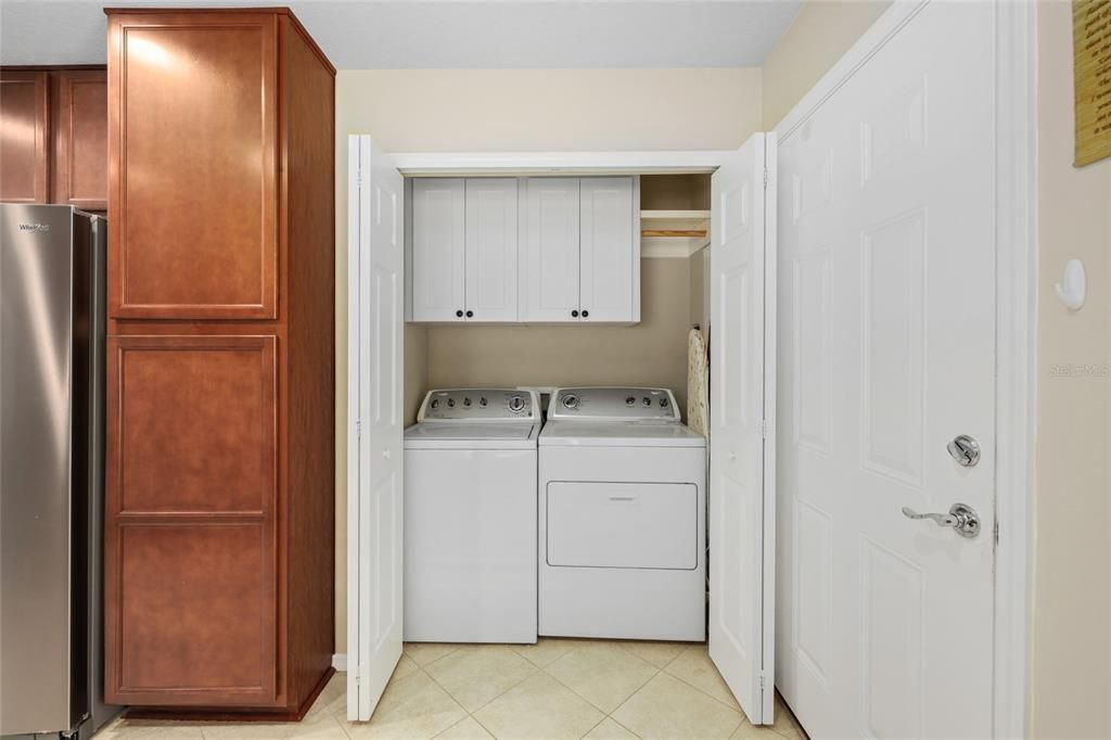 Под контрактом: $398,900 (3 спален, 2 ванн, 1395 Квадратных фут)