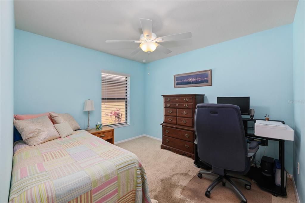 Под контрактом: $398,900 (3 спален, 2 ванн, 1395 Квадратных фут)