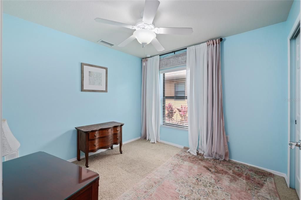 Под контрактом: $398,900 (3 спален, 2 ванн, 1395 Квадратных фут)