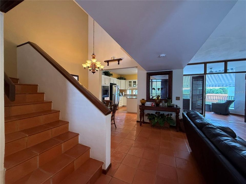 For Sale: $560,000 (2 beds, 3 baths, 1875 Square Feet)