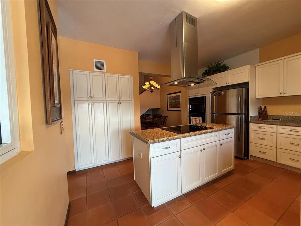 For Sale: $560,000 (2 beds, 3 baths, 1875 Square Feet)