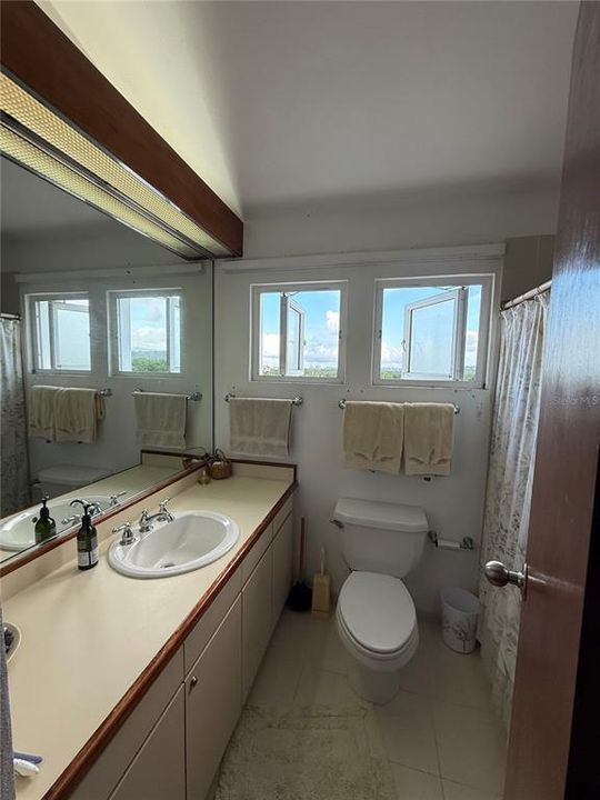 For Sale: $560,000 (2 beds, 3 baths, 1875 Square Feet)