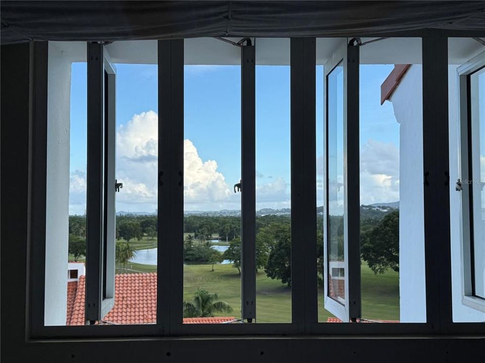 For Sale: $560,000 (2 beds, 3 baths, 1875 Square Feet)