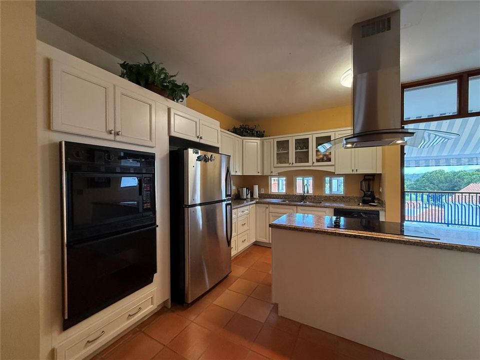 For Sale: $560,000 (2 beds, 3 baths, 1875 Square Feet)