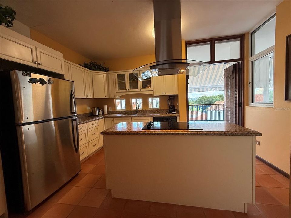 For Sale: $560,000 (2 beds, 3 baths, 1875 Square Feet)