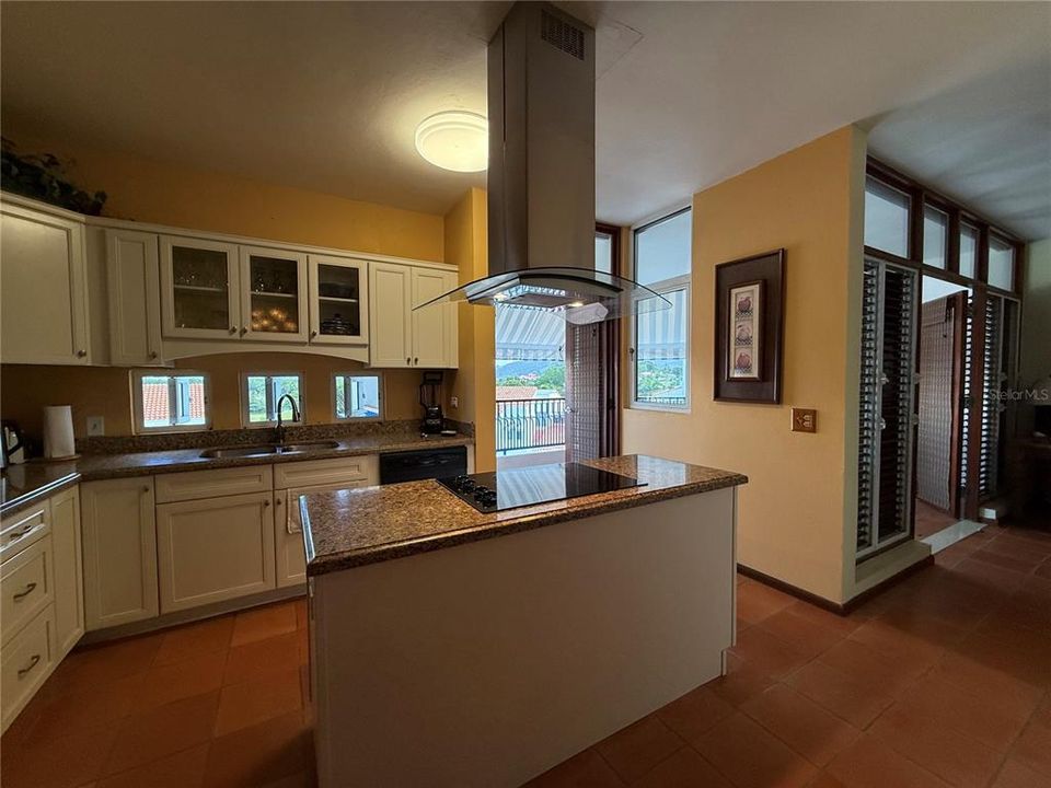 For Sale: $560,000 (2 beds, 3 baths, 1875 Square Feet)