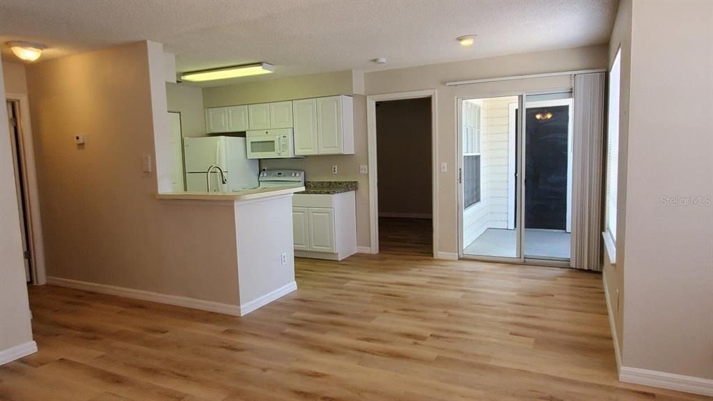 Под контрактом: $129,900 (2 спален, 2 ванн, 934 Квадратных фут)