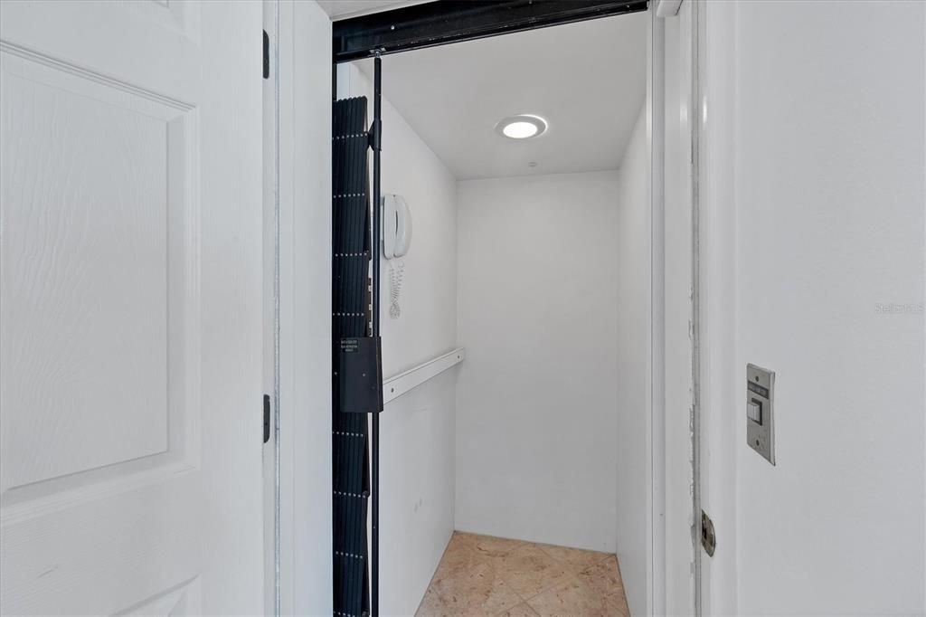 Activo con contrato: $1,690,000 (3 camas, 2 baños, 2262 Pies cuadrados)