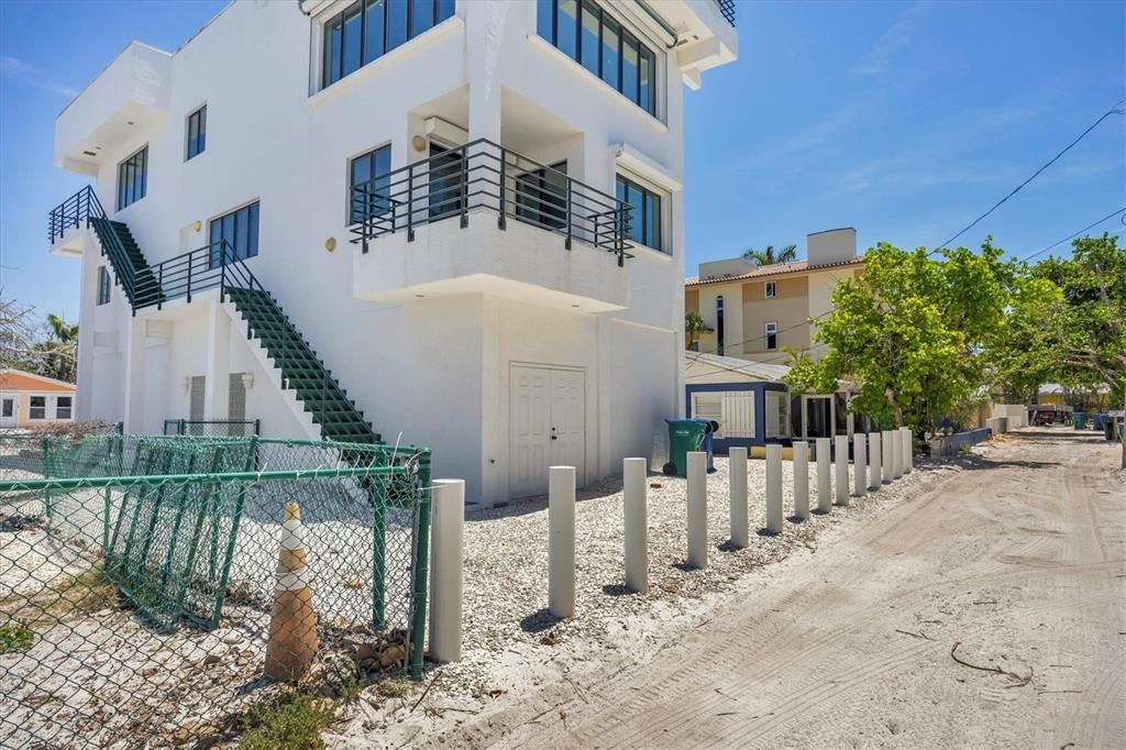 Activo con contrato: $1,690,000 (3 camas, 2 baños, 2262 Pies cuadrados)