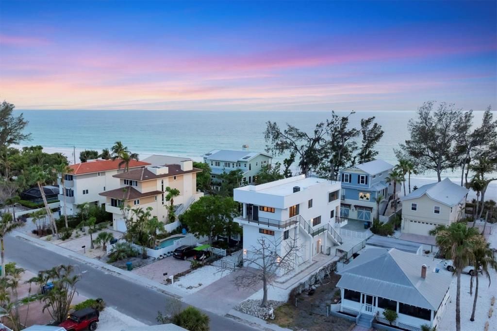 Activo con contrato: $1,690,000 (3 camas, 2 baños, 2262 Pies cuadrados)