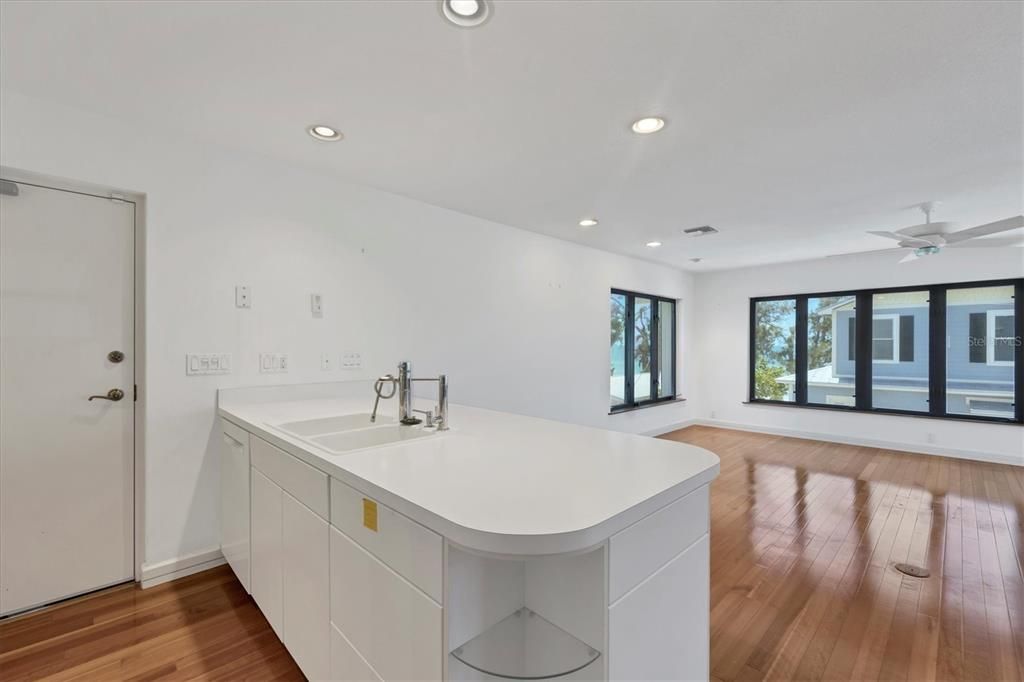 Activo con contrato: $1,690,000 (3 camas, 2 baños, 2262 Pies cuadrados)