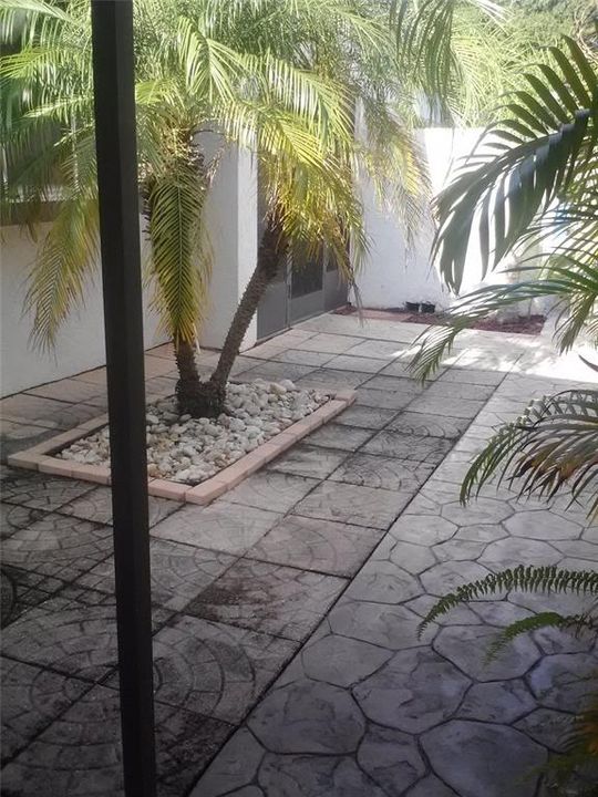 For Sale: $8,500,000 (5 beds, 3 baths, 1614 Square Feet)