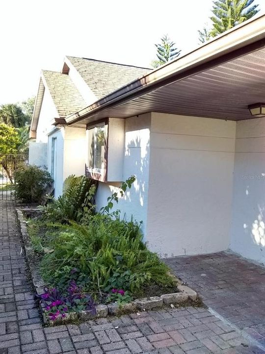 For Sale: $8,500,000 (5 beds, 3 baths, 1614 Square Feet)