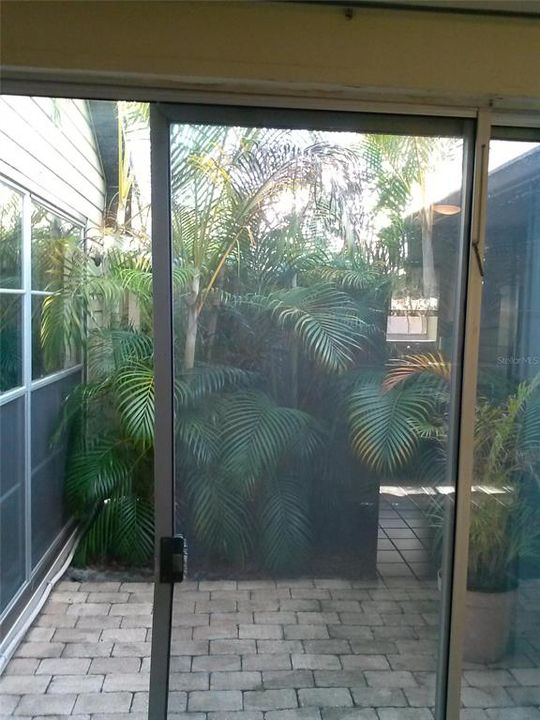 For Sale: $8,500,000 (5 beds, 3 baths, 1614 Square Feet)