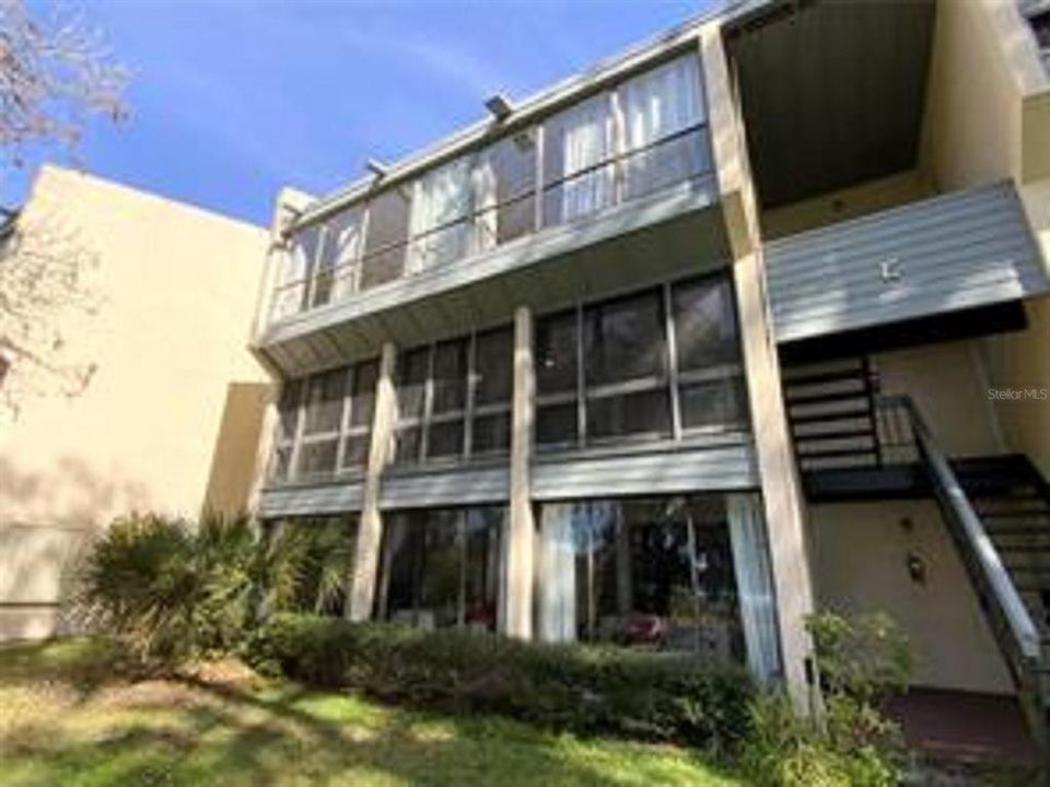 Recently Rented: $1,895 (3 beds, 2 baths, 1670 Square Feet)