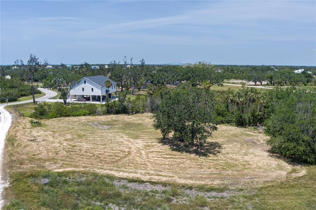 En Venta: $330,000 (1.28 acres)