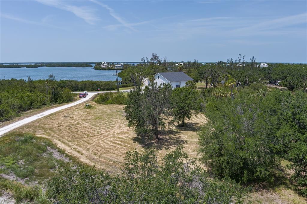 En Venta: $330,000 (1.28 acres)