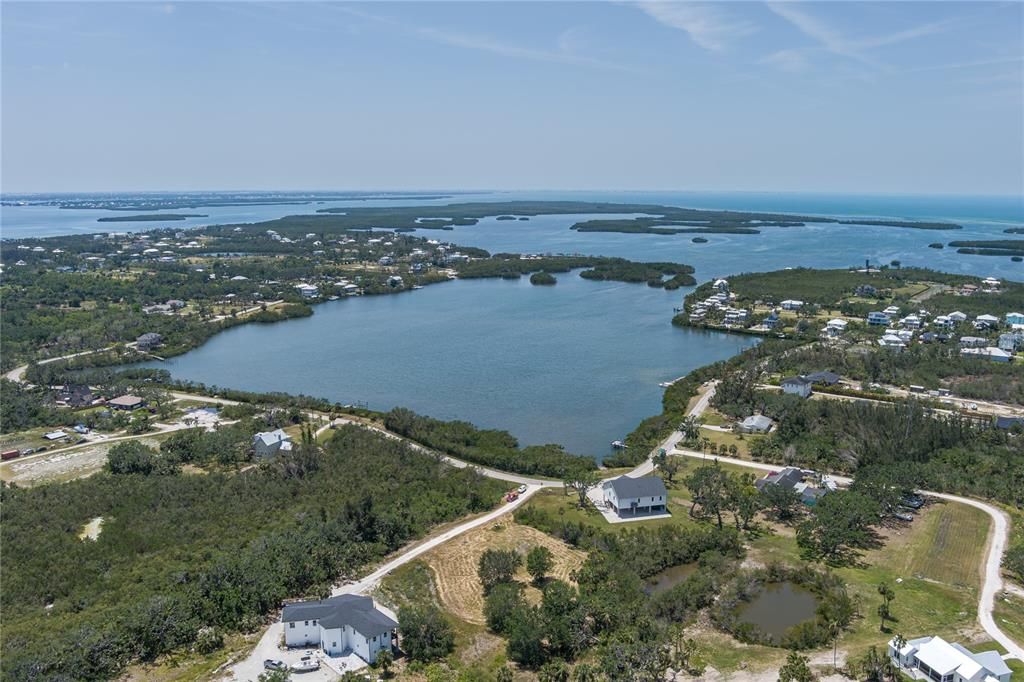 En Venta: $330,000 (1.28 acres)