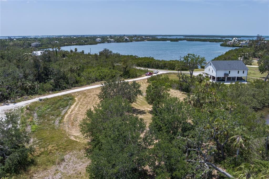 En Venta: $330,000 (1.28 acres)