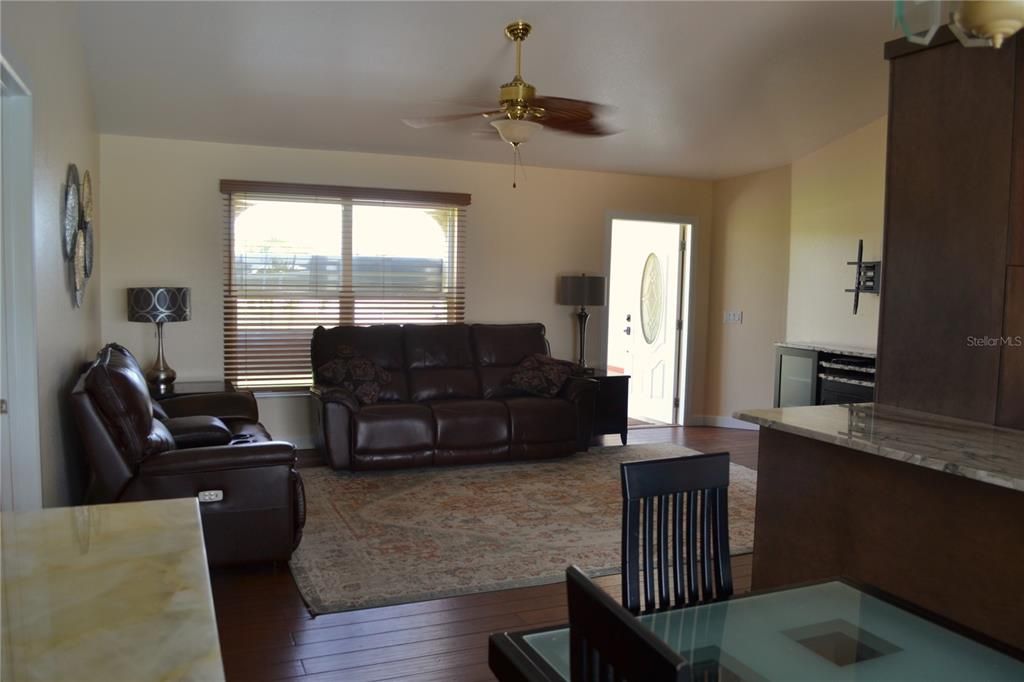 For Sale: $425,000 (3 beds, 2 baths, 1309 Square Feet)