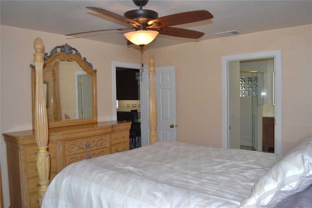 For Sale: $425,000 (3 beds, 2 baths, 1309 Square Feet)