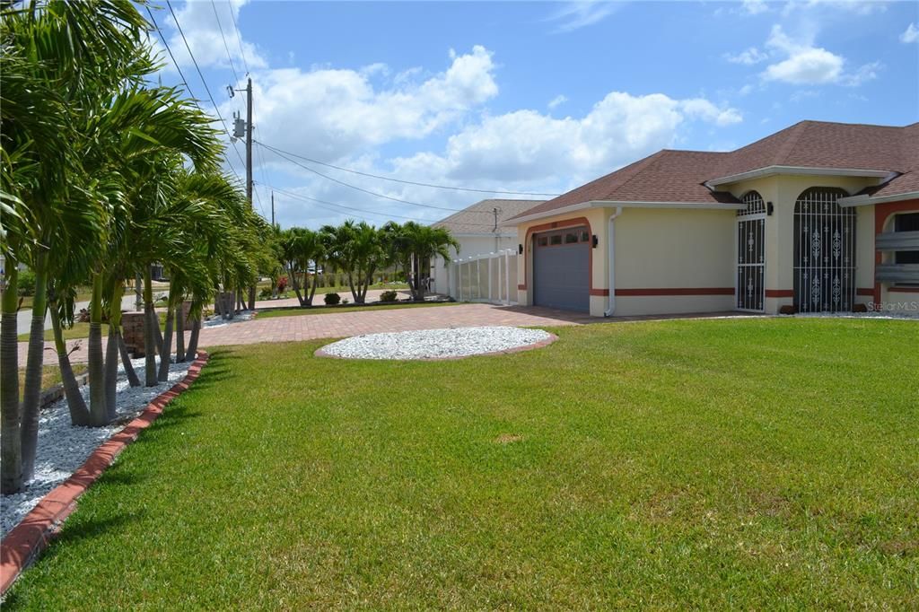 For Sale: $425,000 (3 beds, 2 baths, 1309 Square Feet)