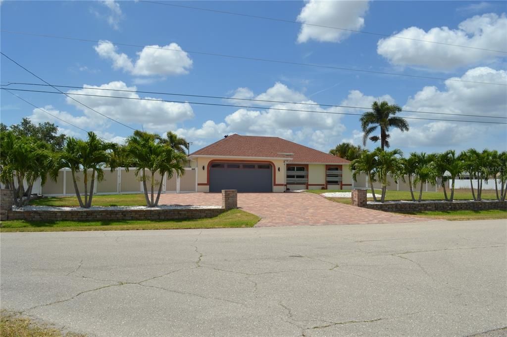 For Sale: $425,000 (3 beds, 2 baths, 1309 Square Feet)